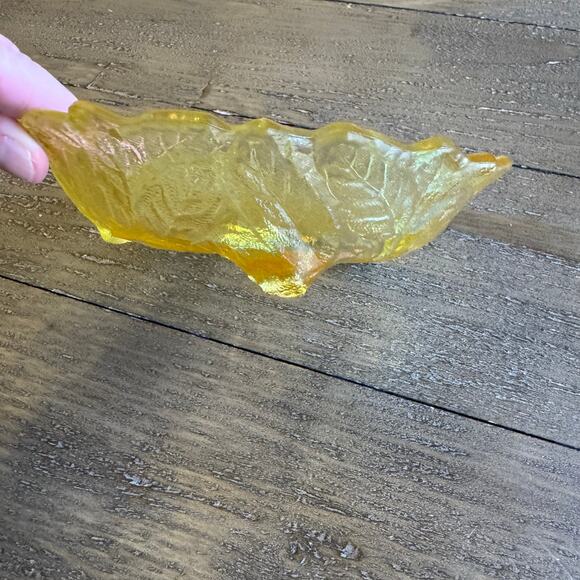 Tiara Indiana Glass VTG 3-Toed Nappy Sweet Pear Glass Dish Bowl 10186 w/Box - Picture 3 of 14